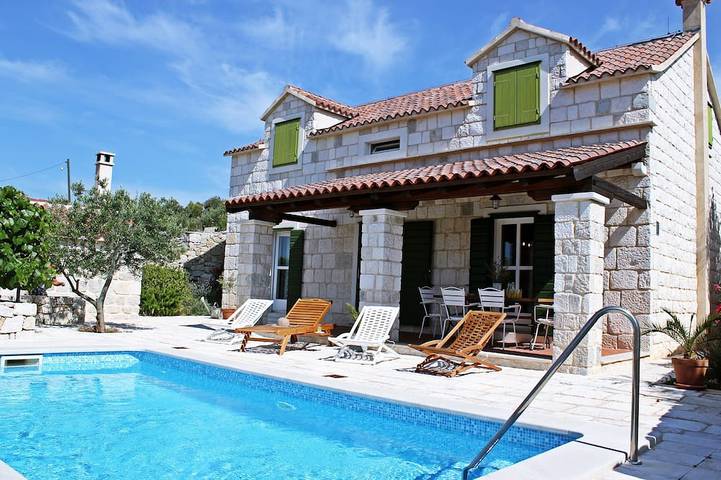 Ferienhaus für 8 Personen, mit Terrasse und Garten in Marina