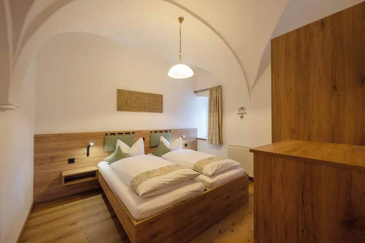 Ganze Wohnung, 48qm-große Wohnung im Erdgeschoß mit Wintergarten in Nittenau, Ostbayern