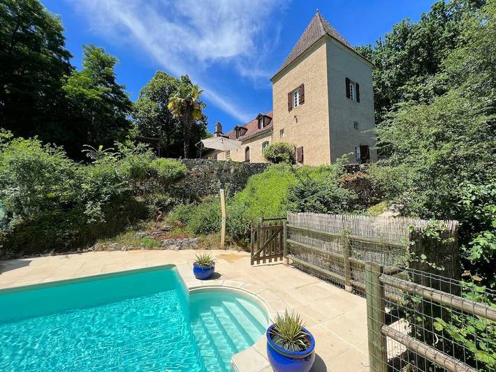 Gîte pour 6 personnes, avec piscine à Puy-l'Évêque