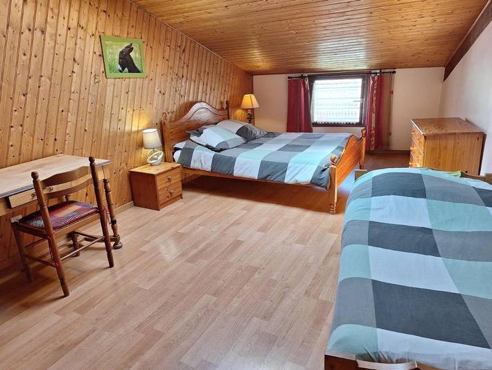 Location de vacances pour 4 personnes, avec jardin et terrasse ainsi que vue et piscine à Benet - 2