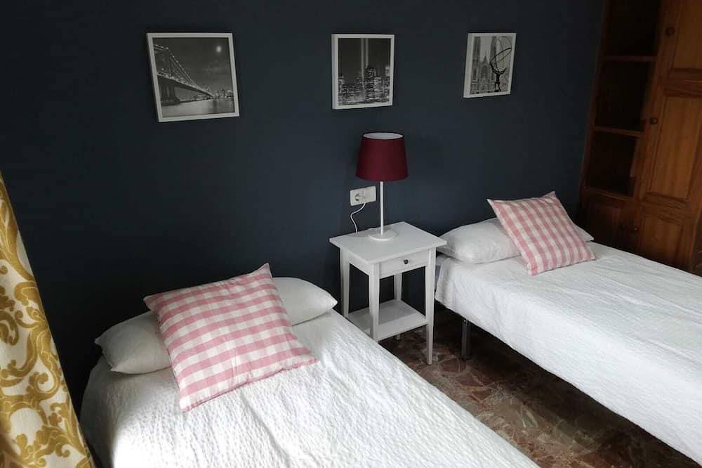 Entire apartment, Very spacious apartment.  Historic District, free cancellation in Cartagena, Costa Cálida