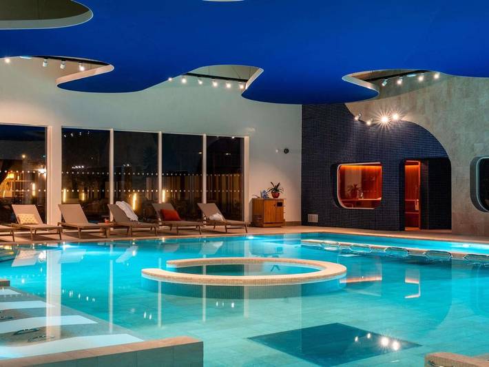 Hôtel pour 2 personnes, avec sauna et jacuzzi ainsi que jardin et piscine