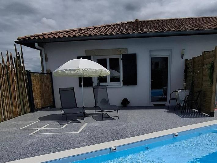 Maison d’hôte pour 2 personnes, avec Terrasse ainsi que Jardin et Piscine à Iholdy