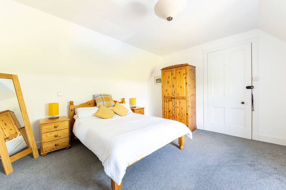 Seaview House - A Traditional Home by the Beach in Nairn, Highlands