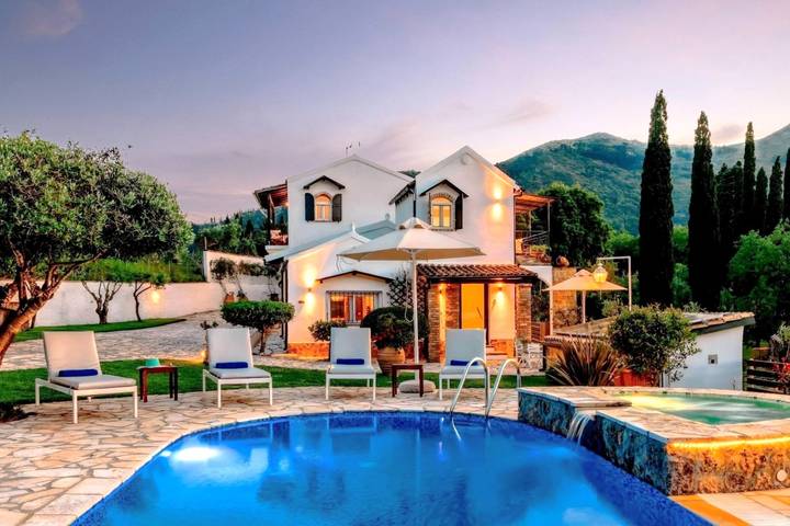 Agriturismo per 9 persone, con giardino, con animali domestici a Corfù