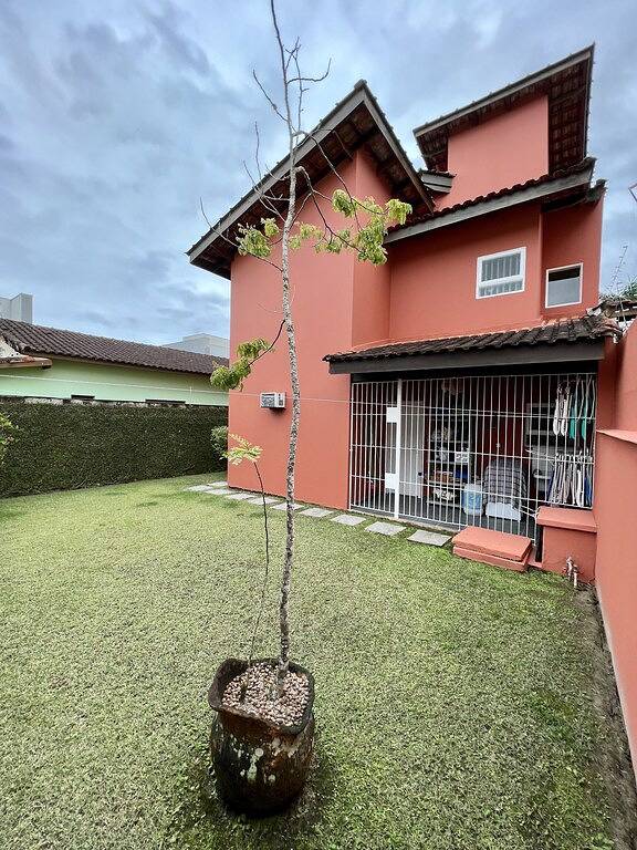 Casas e apartamentos de temporada para 10 pessoas, com jardim e balcão no Brasil