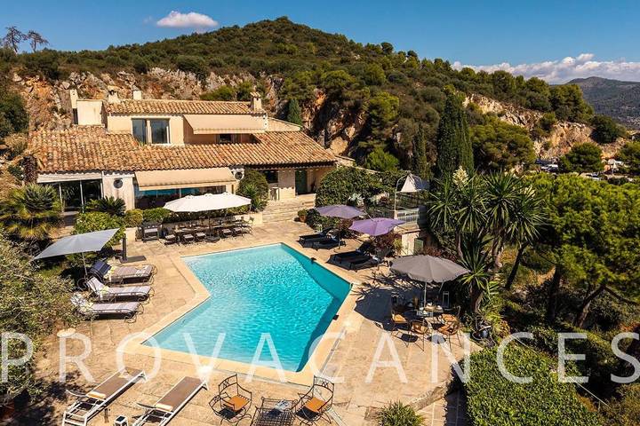 Ferienhaus mit Pool und Meerblick in Nizza in Falicon, Mittelmeerküste (Frankreich)