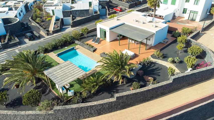 Chalet para 6 personas, con piscina además de jardín y vistas en Lanzarote - 2