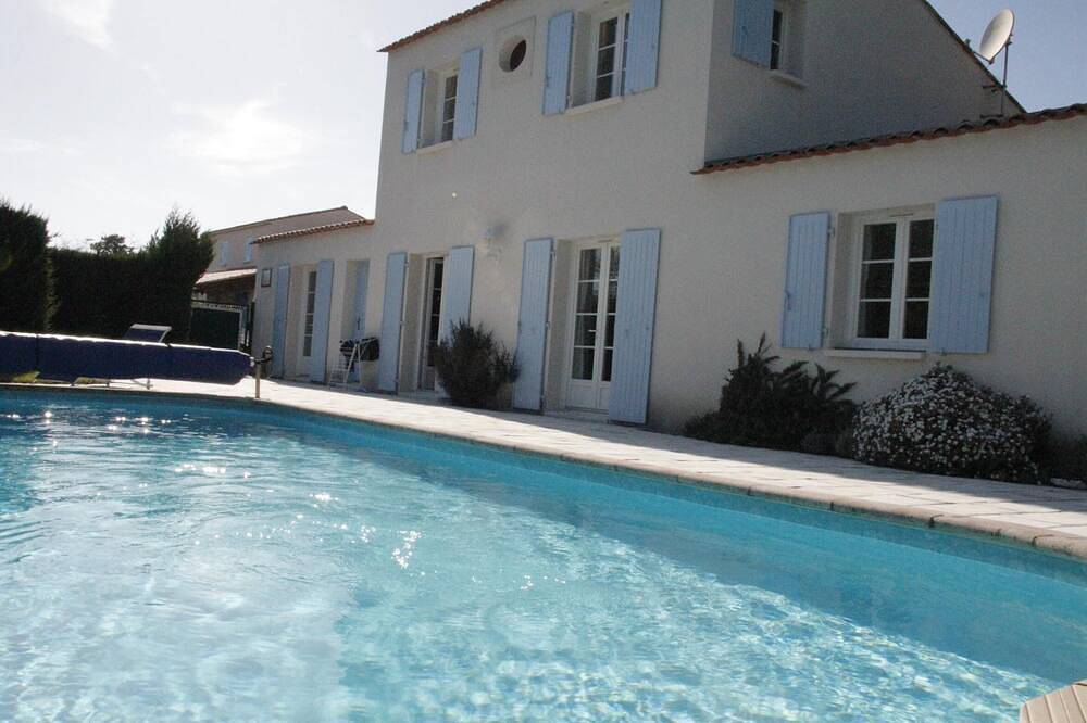 Villa piscine chauffée entre plage et forêt (200 m) + thalasso (500 m) 4  Vélos in Saint-Trojan-les-Bains, Côte de Beauté