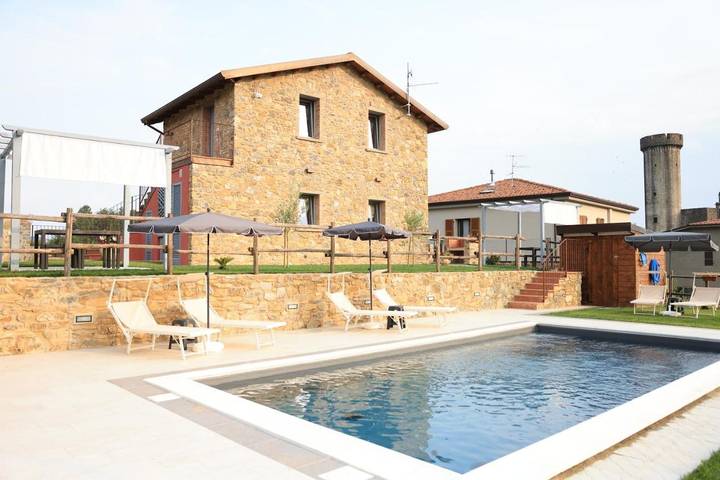 Appartamento per 4 persone, con Terrazza e Giardino nonché Piscina e Panorama a Villafranca in Lunigiana