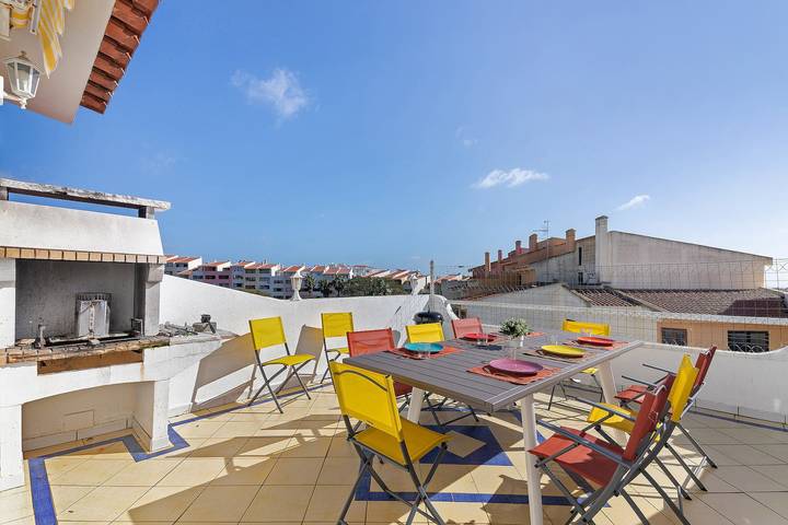Appartement entier, Belle Vista Holiday Home avec piscine commune et terrasse privée in Albufeira e Olhos de Água, District de Faro