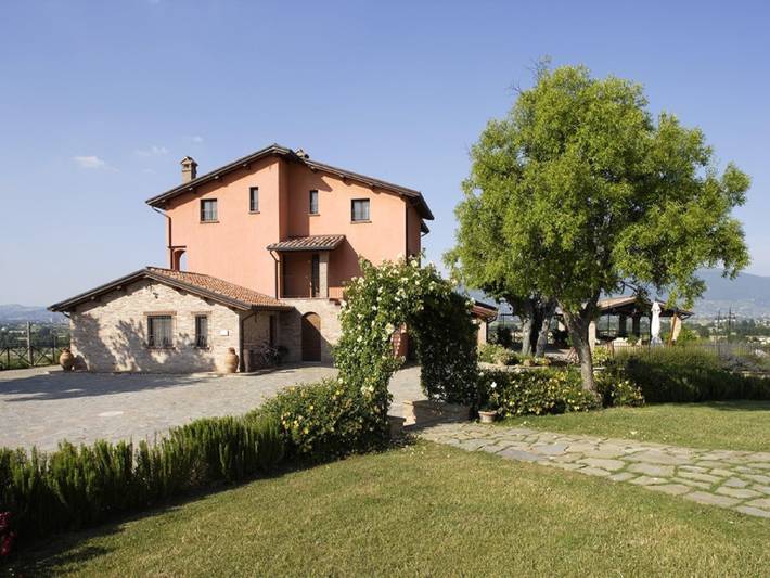 Appartamento in Umbria con Piscina Infinita in Bettona, Perugia e dintorni