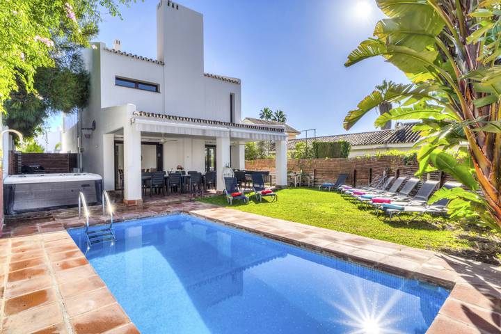 Villa for 15 people, with hot tub and garden in Costa del Sol East