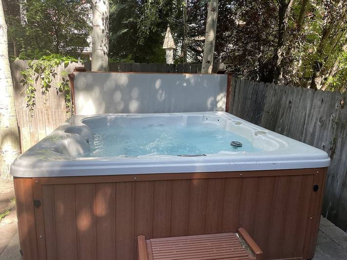 Vacation rental for 8 people, with yard and hot tub in Sun Valley ID