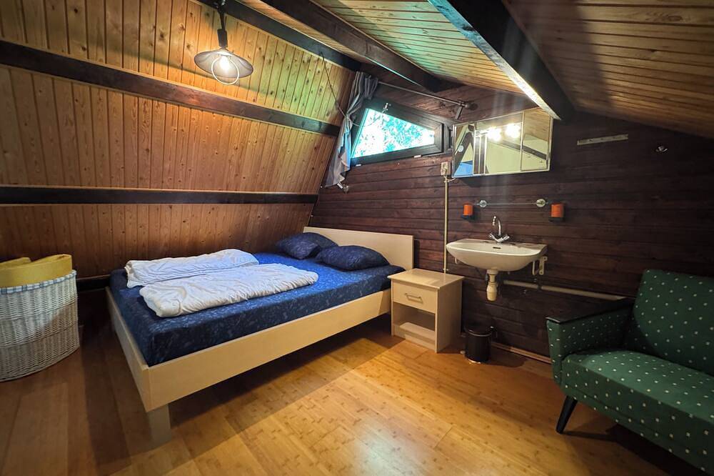 Ferienhaus mit geschlossenen Garten, Wlan, Fussweg nach Strand in Ellemeet, Zeeuwse Kust