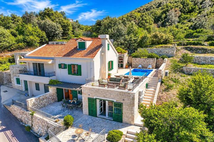 Ruhe pur-gemütliches Ferienhaus in Makarska,beheizter Privatpool,Meerblick, WLAN in Makarska, Makarska Riviera