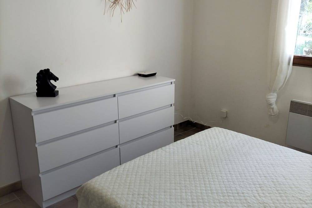 On the edge of a forest, in green Provence, with private swimming pool in Brignoles, Brignoles region