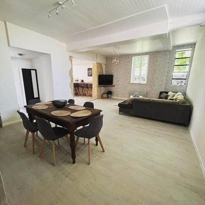 Location de vacances pour 10 personnes, avec jardin à Creysse - 2