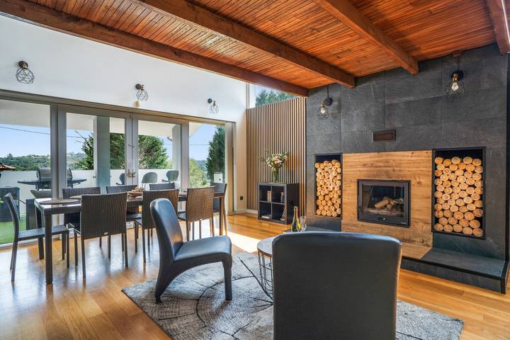 Casa de vacaciones 'Romeo' con vistas a la montaña, piscina privada y Wi-Fi in Oviedo, Cordillera Cantábrica