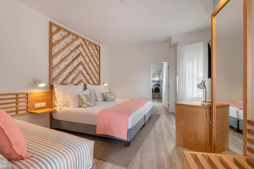 Tranquil Oceanside Retreat Room w/ Balcony - Designed for Restful Stays in Porto Moniz, Madeira