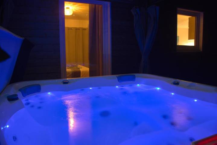 Gîte pour 2 personnes, avec jacuzzi et jardin à Laz - 4