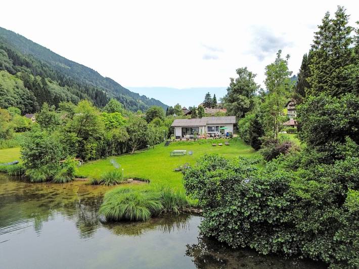 Ferienhaus für 3 Personen, mit Seeblick und Terrasse sowie Garten in Feld am See