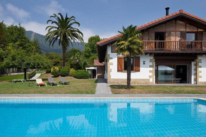 Chalet para 8 personas, con Balcón y Terraza además de Jardín y Piscina en Guipúzcoa - 2