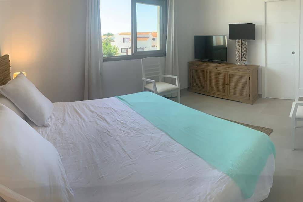 Amazing Renewed Villa with private pool. Close to the unspoiled Southern beaches in Cala en Bosc, Ciutadella