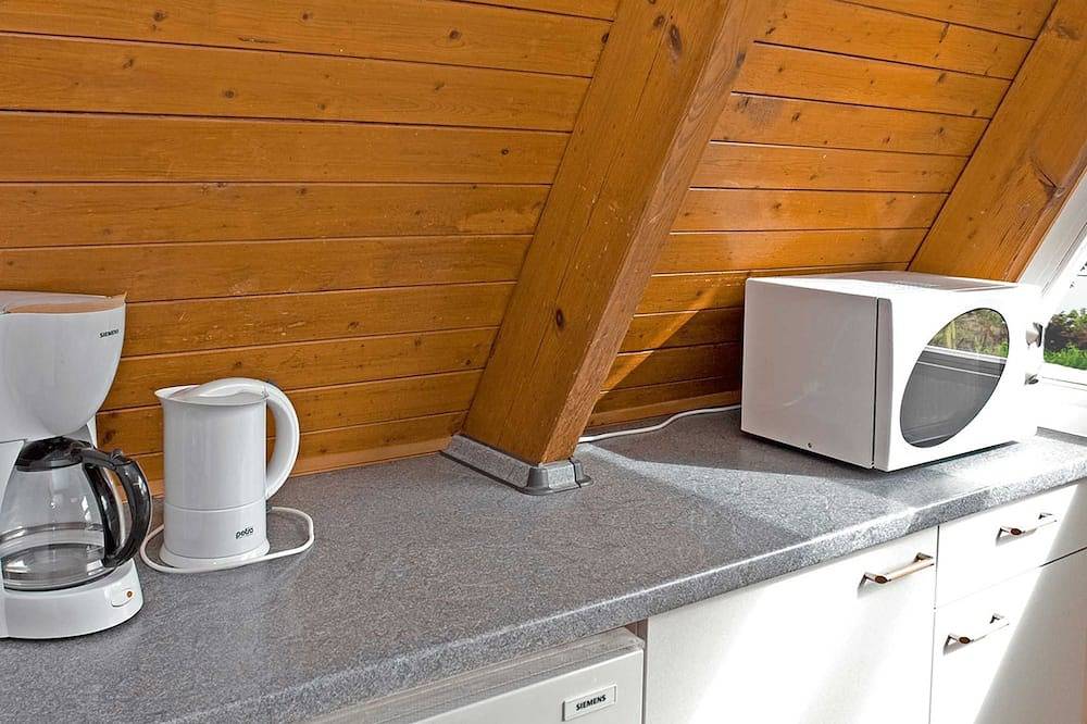 Nurdachhaus im Dampland an der Ostsee - Nurdach Ferienhaus in Ostseebad Damp, Damp