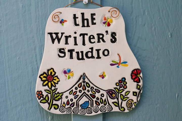 Entire apartment, John Steinbeck's Writer's Studio: Home of Classic American Author - 30 night min in Pacific Grove, Monterey County