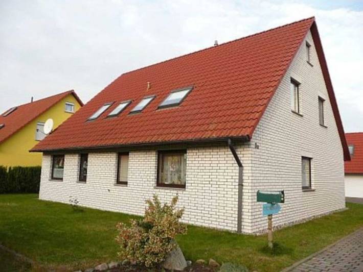 Ferienwohnung für 3 Personen, mit Terrasse und Garten in Lobbe - 2