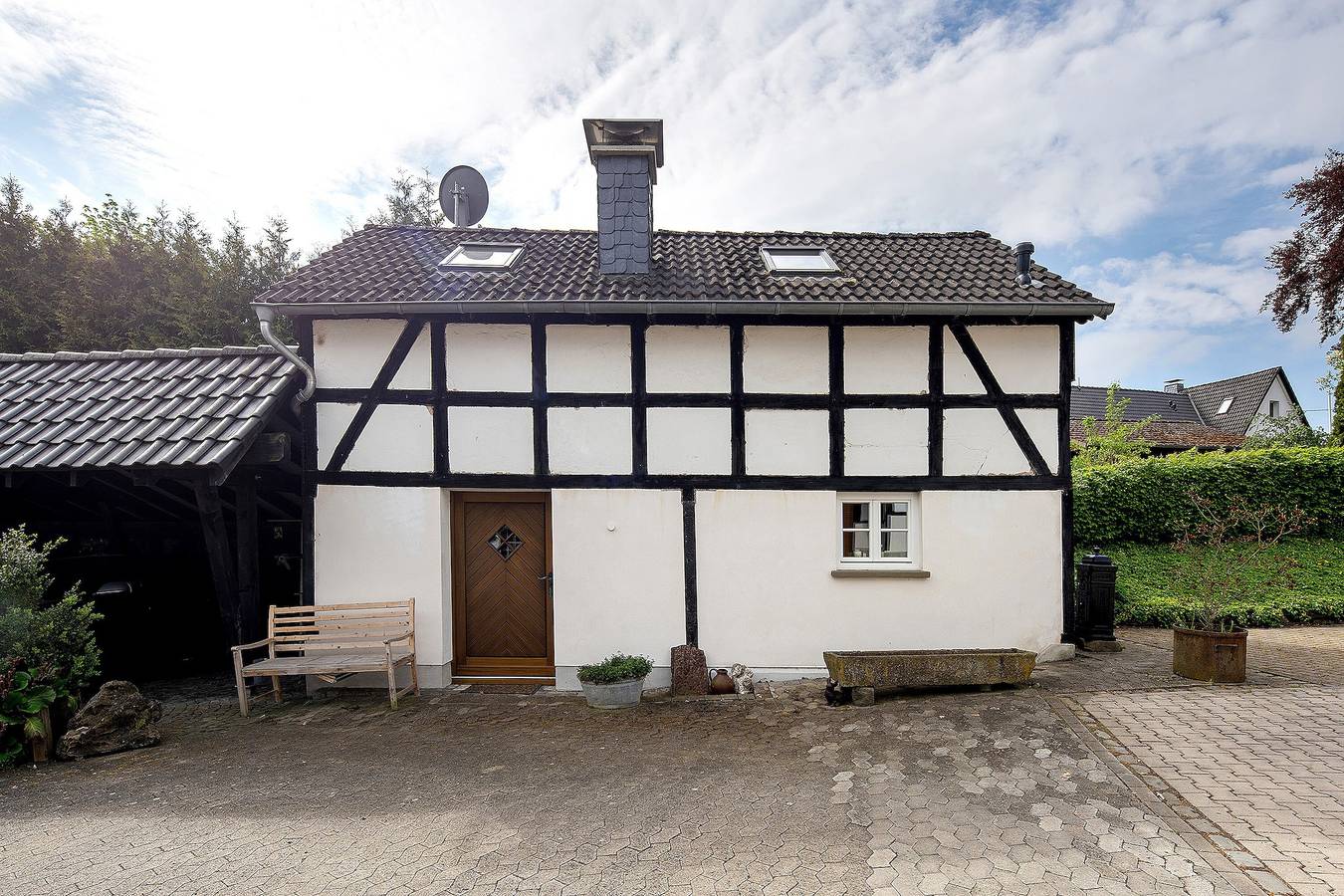Ferienhaus 'Kutschenhaus' mit gemeinsamer Terrasse, Garten und Wlan in Neuenrade, Märkischer Kreis