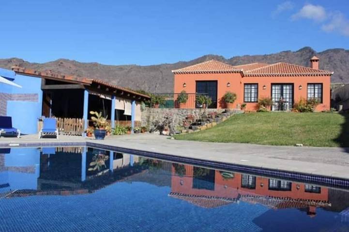 Chalet para 4 personas, con jardín además de terraza y piscina - 1