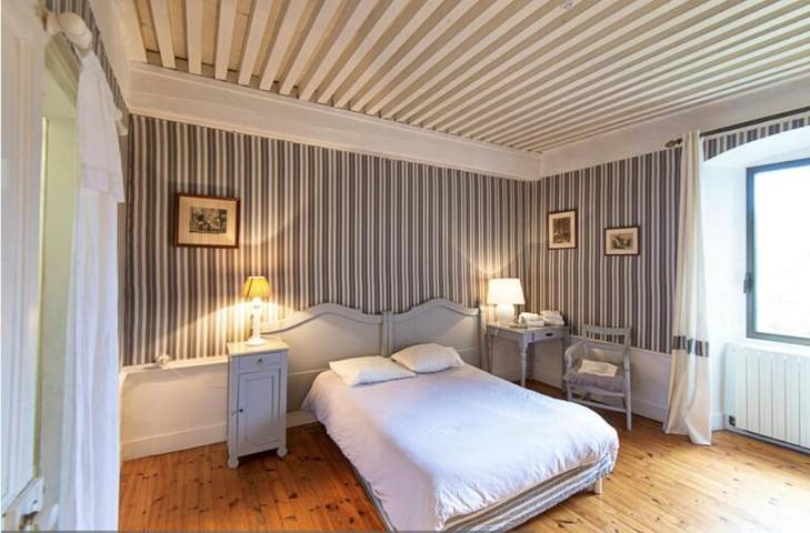 Location de vacances pour 30 personnes, avec piscine ainsi que jardin et terrasse à Satillieu - 2