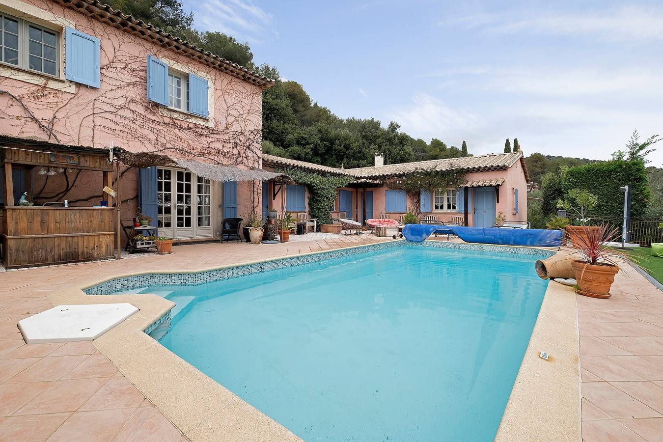 Habitación de huéspedes «Olive» con piscina compartida, Wi-Fi y aire acondicionado in Tourrettes-sur-Loup, Costa mediterránea (Francia)