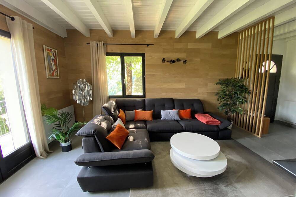 Contemporary home with a view of the mountains in Pont-de-Montvert-Sud-Mont-Lozère, Cevenas