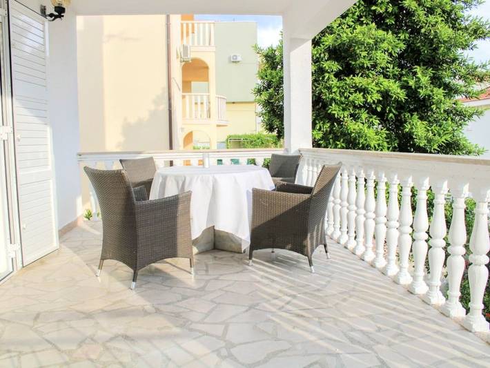 Apartament wakacyjny dla 10 osób, z Balkon i Taras oraz Ogród w Promajna
