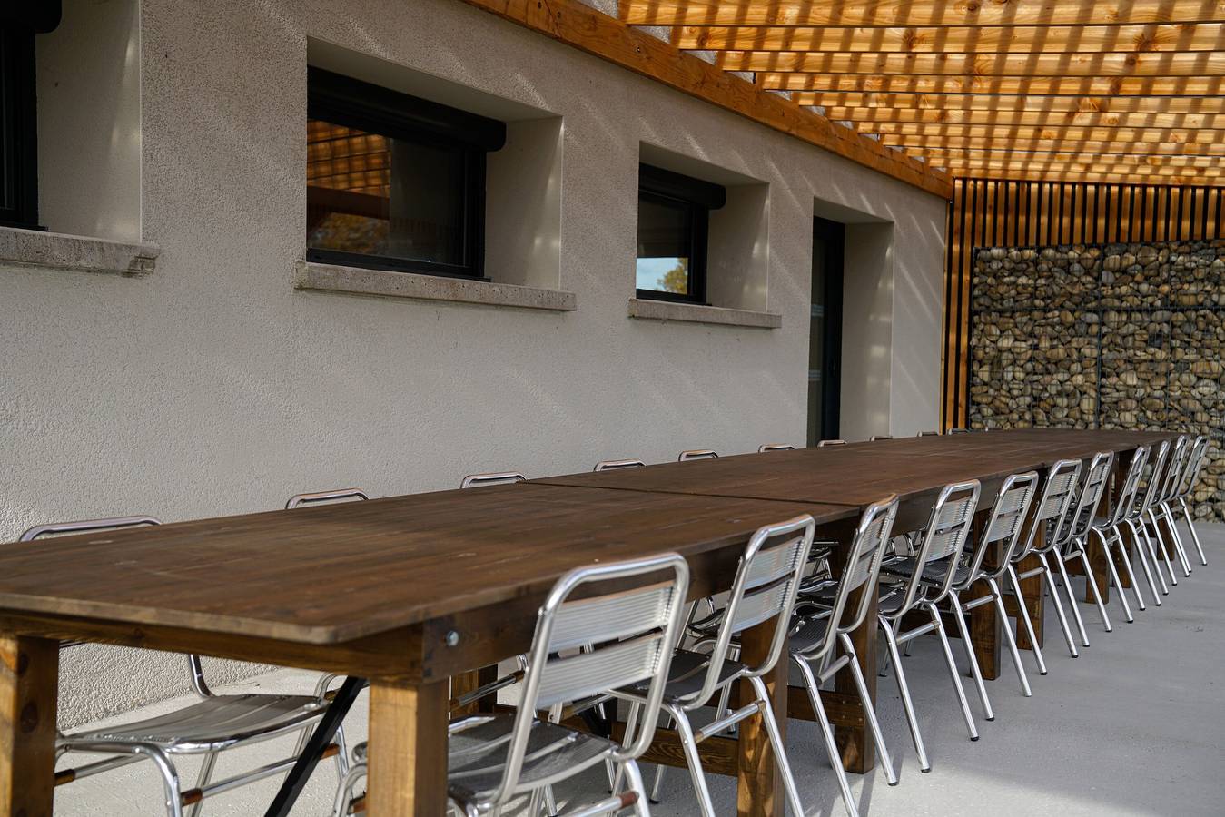 Grand Gîte avec Terrasse Privée, Wi-Fi et Climatisation à Veauchette in Veauchette, Montbrison