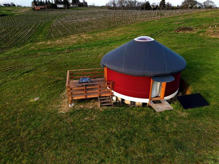 Tente pour 4 personnes, avec terrasse ainsi que vue et jardin en Gironde