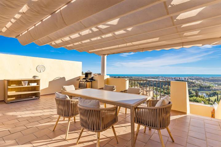 Vakantieappartement voor 4 personen, with Uitzicht op zee and Balkon as well as Terras and Zwembad in Benahavís