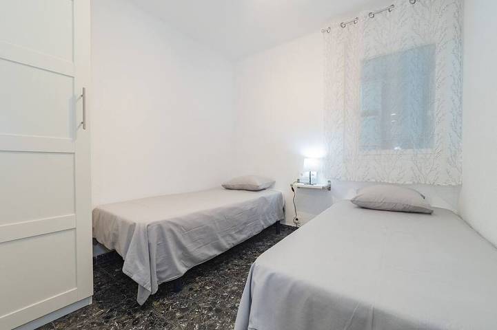 Entire apartment, Cubo's Evy Malaga Apartment / urban / free wifi / air conditioning in Málaga Central District, Malaga