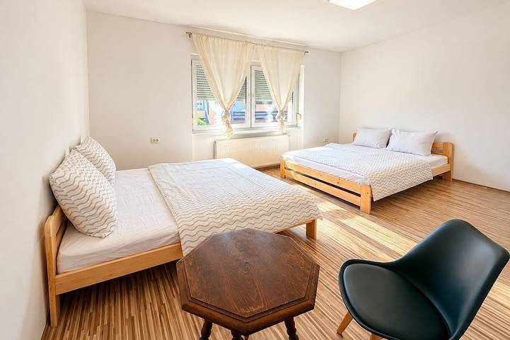 Altes Winzerhaus in Stupava • 2 Schlafzimmer • Garage & E-Ladestation in Bratislava und Umgebung