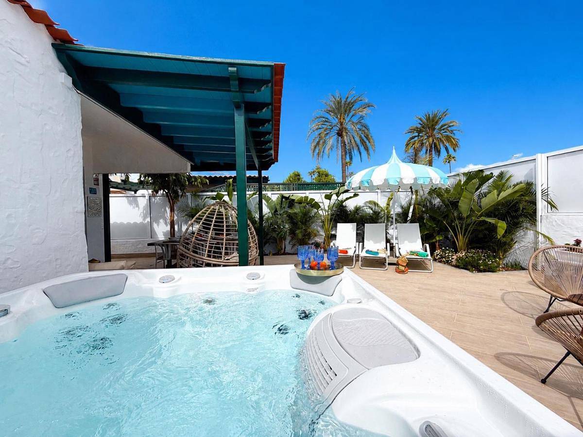 Three-Bedroom Villa in Maspalomas, San Bartolomé de Tirajana