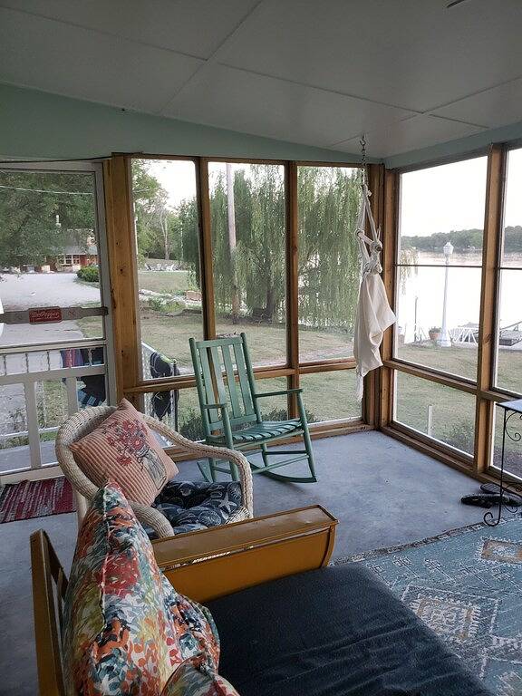 Cabin for 2 people, with terrace and yard in Kansas