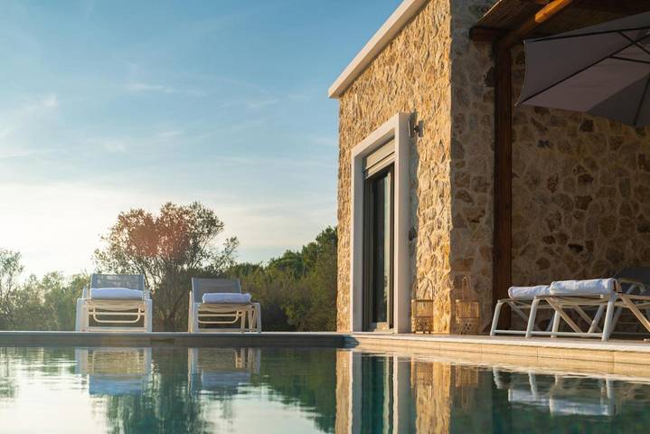Ferienhaus für 5 Personen, mit Terrasse und Garten sowie Pool und Ausblick