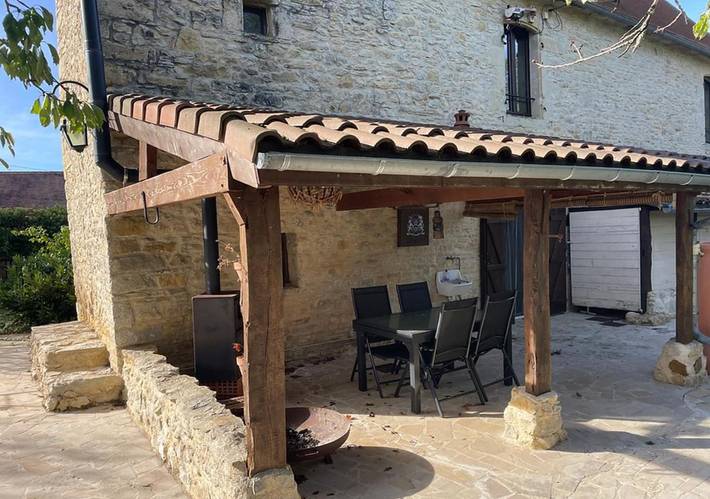 Maison de campagne pour 5 personnes, avec Jacuzzi et Terrasse ainsi que Jardin et Piscine à Lavercantière