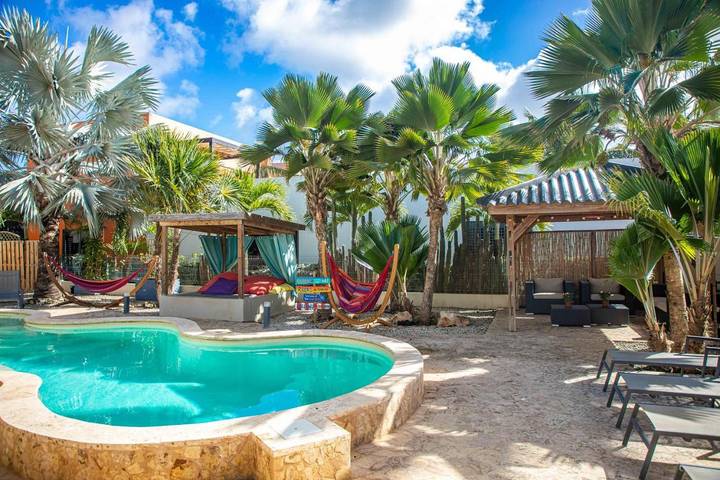 Bungalow voor 2 personen, met terras en zwembad op Bonaire
