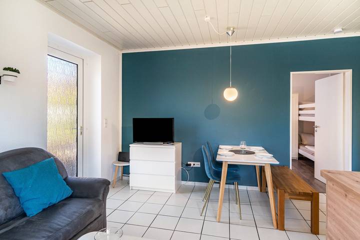 Ganze Wohnung, Ferienwohnung, 47 qm, 1 schlafzimmer, gemeinschaftsterrasse, max. 4 personen + kleinkind in Hooksiel, Wangerland