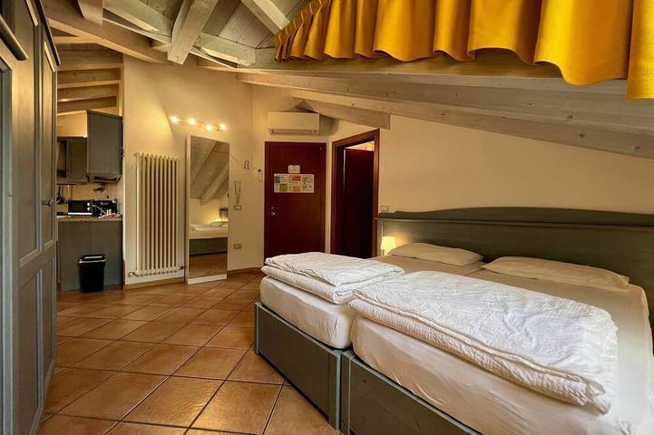Entire apartment, Studio 7 in Torbole, Nago-Torbole