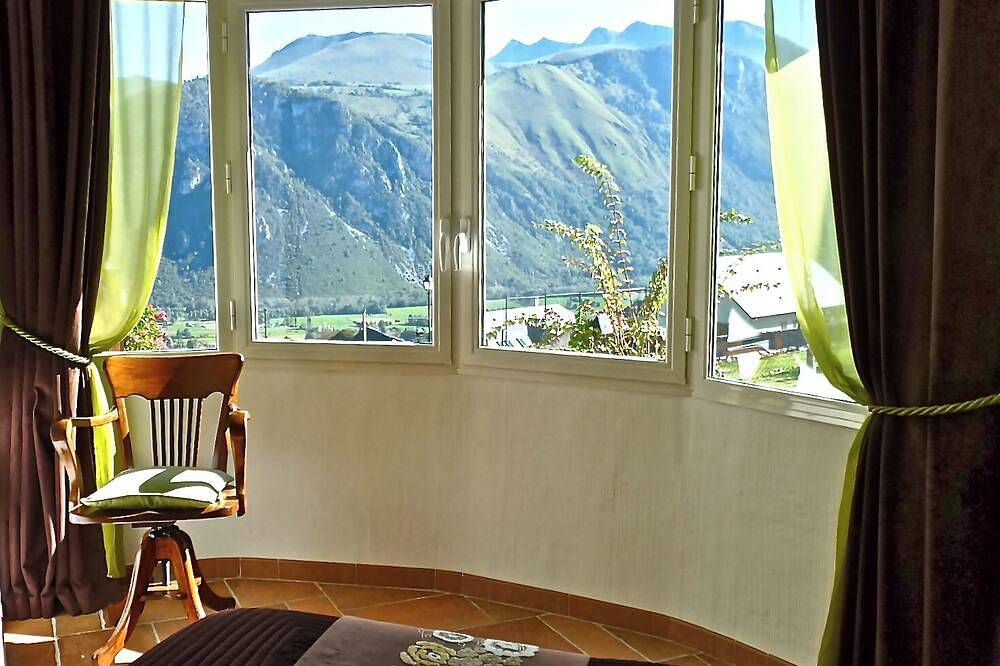 Appartement entier, Appartement indépendant dans maison d'architecte, vue panoramique sur montagnes in Bilhères, Béarn